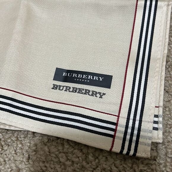 Burberry Square Scarf Nova Check Plaid Style Border Tan Neutral Preppy Academia - Picture 3 of 7